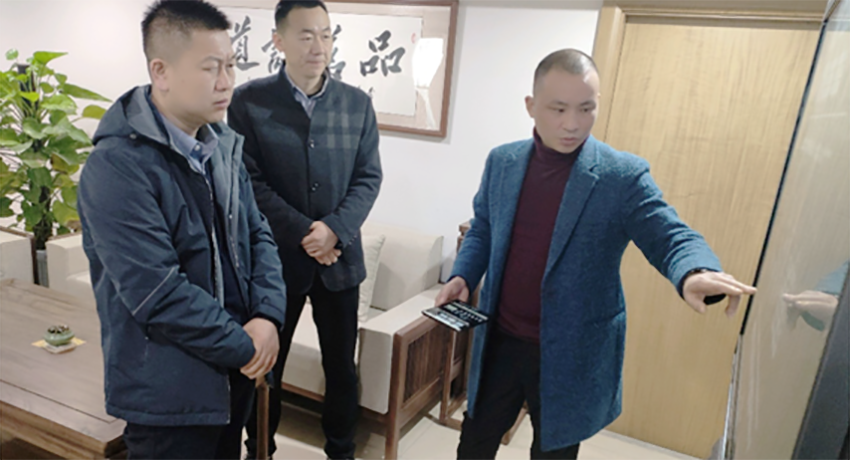 ãâä¸æä¸ä¿âè¿è¡æ¶ãä¸»å¨èµ°åºå»ï¼å±ç°æ°ä½ä¸ºââè®¤çè´¯å½»âä¸æä¸ä¿âï¼éç¥æåå¨è¡å¨