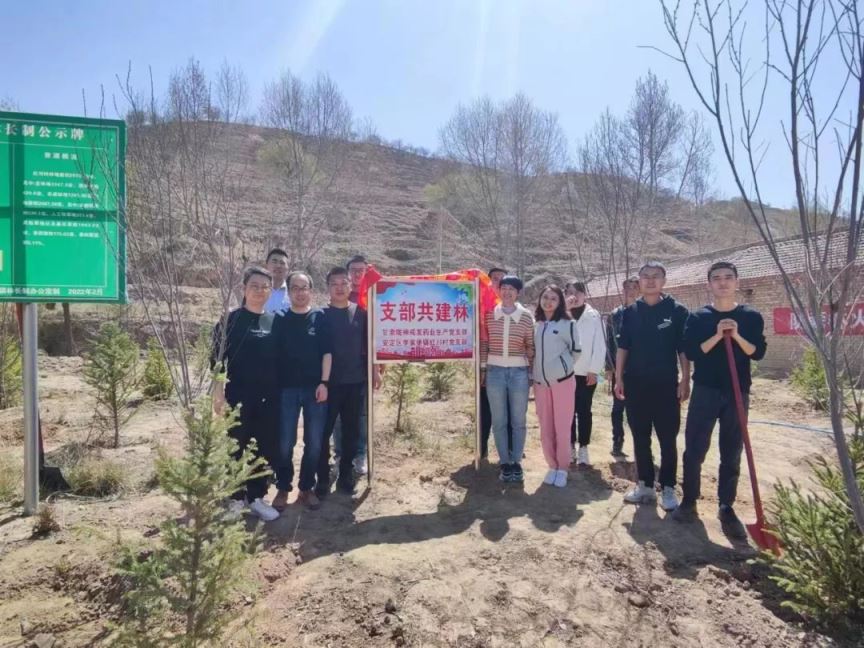 ãâä¸æä¸ä¿âè¿è¡æ¶ãç»¿æ»¡éä¸­è·µåå¿ æä¸ºä¹¡ææ·»æ°ç»¿ââçèè¯ä¸éå¢å¨é¢åä¸å¸®æ¶æâç»¿æ»¡éä¸­âæ¥å­£é æ